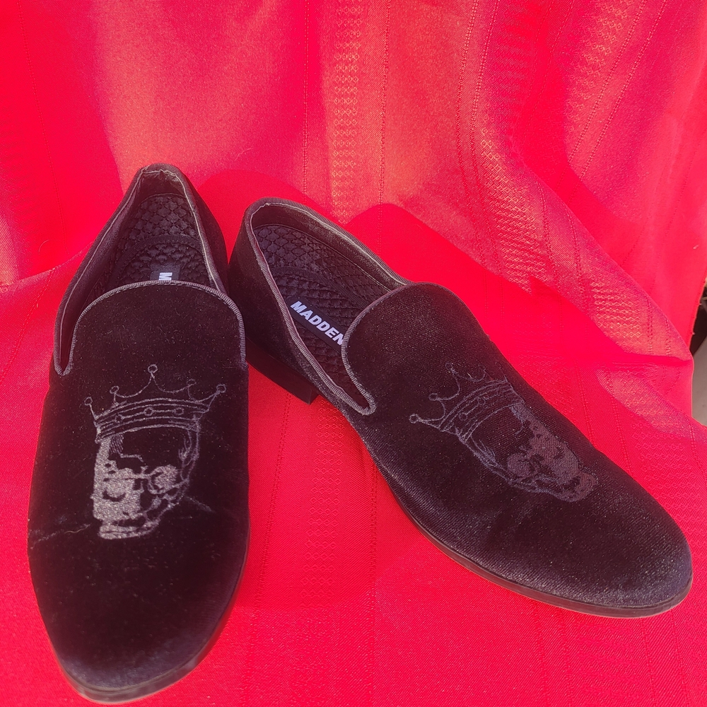 Steve Madden Black Velvet Crown Loafers